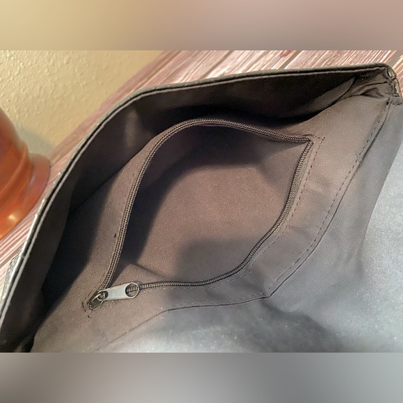 Vintage Faux Snake Skin Clutch in Black- Never Used - Picture 5 of 9